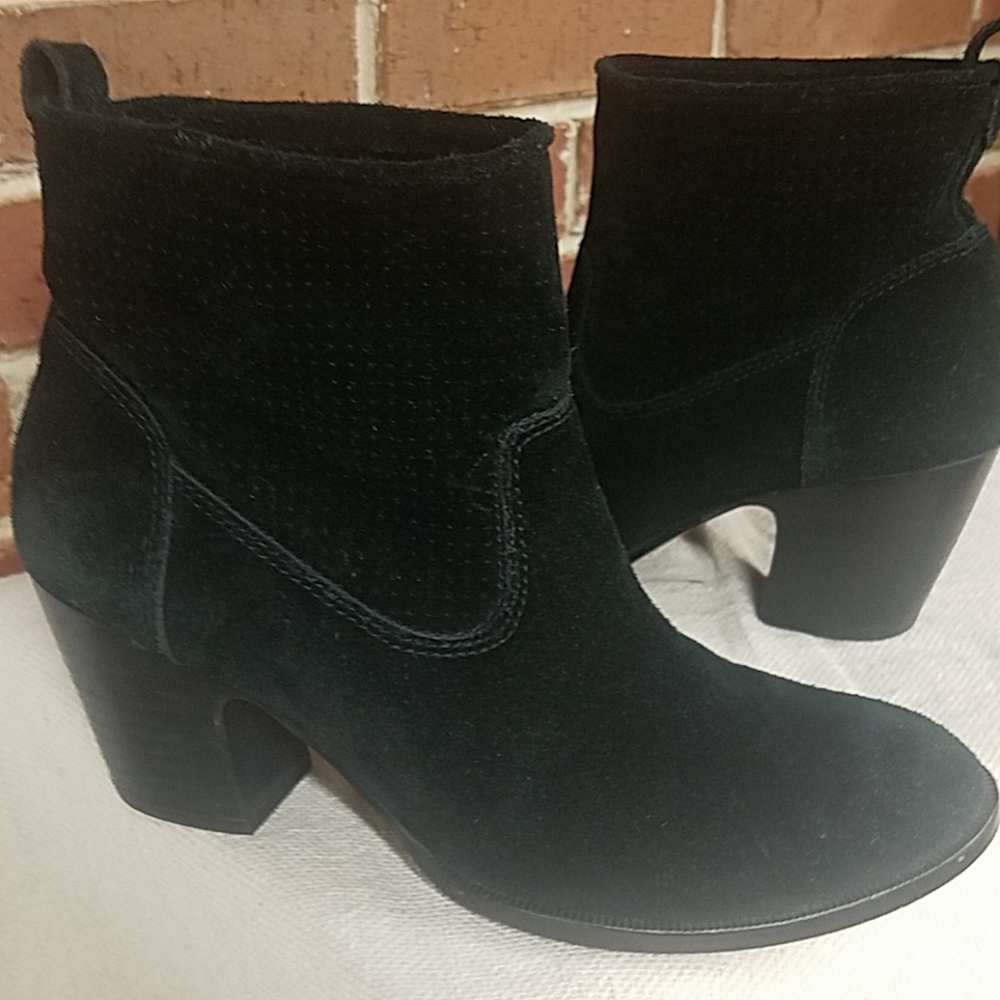 Ivanka Trump- Black suede booties- 6.5M